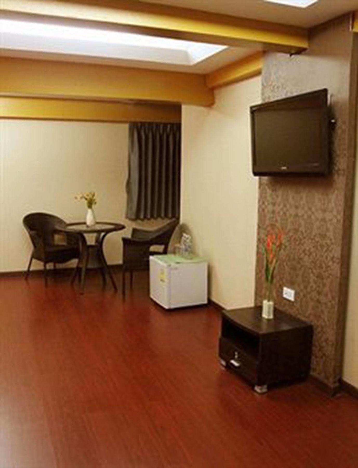 Visiting Card Hotel & Resort Bangkok Exterior foto