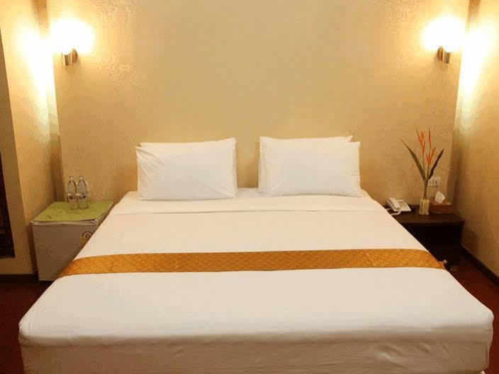 Visiting Card Hotel & Resort Bangkok Exterior foto
